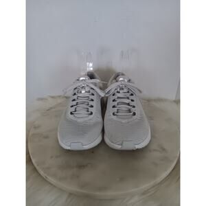 Nike Renew Serenity Run Women's Sz 7 Athletic Shoe Sneakers DB0522-001 Platinum